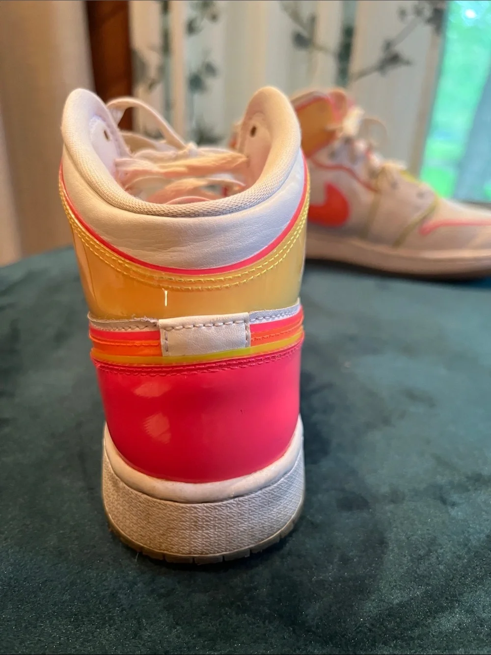 Nike Air Jordan 1 Glow Kids High-Top Sneakers